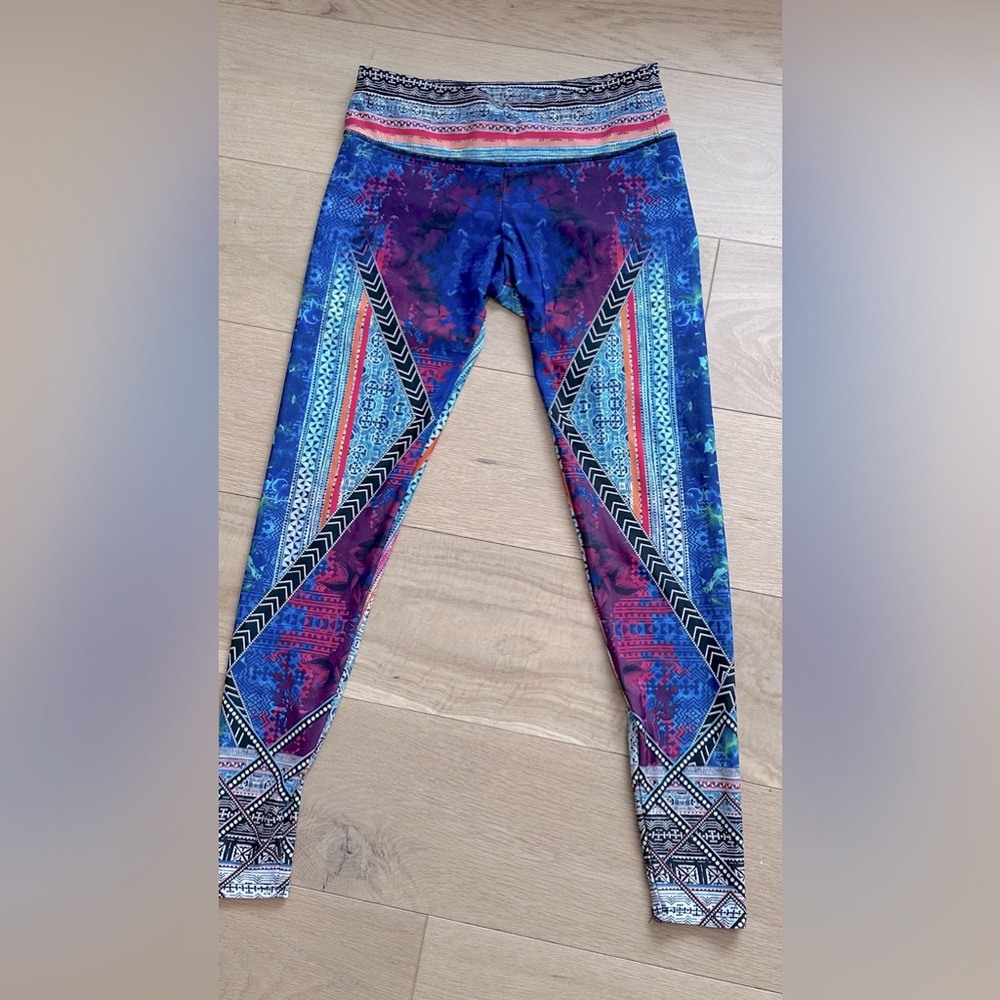 Fun Onzie Tribal Ikat Leggings ✨